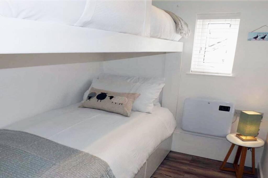 Iscraig Bach-Cosy 2 Bed Apartment-Close To Beach Trearddur Kültér fotó