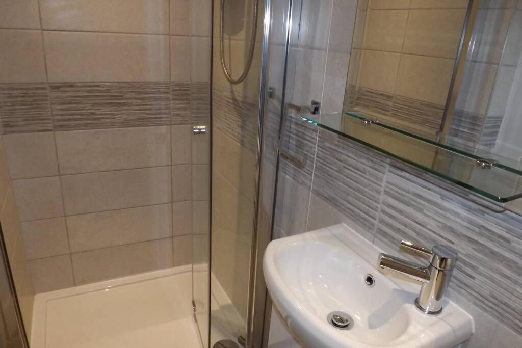 Iscraig Bach-Cosy 2 Bed Apartment-Close To Beach Trearddur Kültér fotó