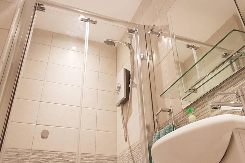 Iscraig Bach-Cosy 2 Bed Apartment-Close To Beach Trearddur Kültér fotó